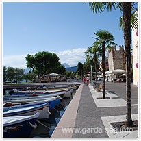 Die Promenade von Bardolino Bardolino, Gardasee