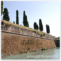Die Festungsmauern von Peschiera Festung, Peschiera, Gardasee
