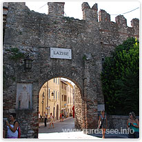 Die Stadtmauer von Lazise Lazise, Gardasee